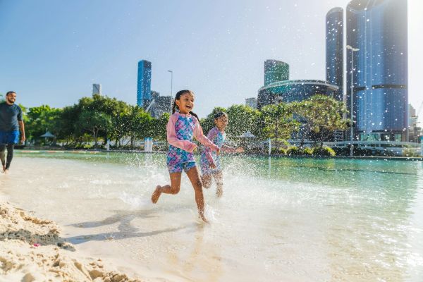 Accédez à la plage de l'Estagnol à Bormes-les-Mimosas : astuces et parking